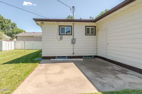 1916 Rosser Ave, Bismarck, ND 58501 photo 5