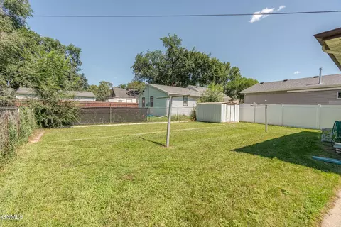 1916 Rosser Ave, Bismarck, ND 58501 photo 4
