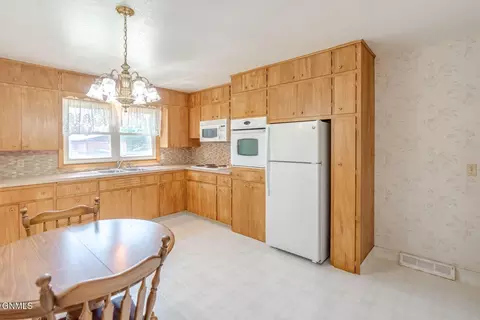 1916 Rosser Ave, Bismarck, ND 58501 photo 9
