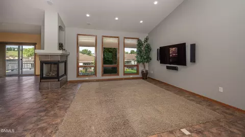 2000 Valley Dr, Bismarck, ND 58503 photo 7