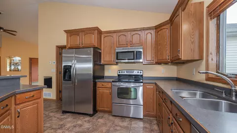 2000 Valley Dr, Bismarck, ND 58503 photo 12