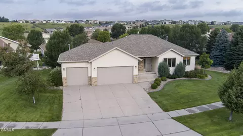 2000 Valley Dr, Bismarck, ND 58503