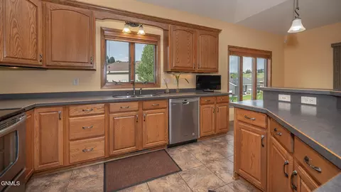 2000 Valley Dr, Bismarck, ND 58503 photo 13