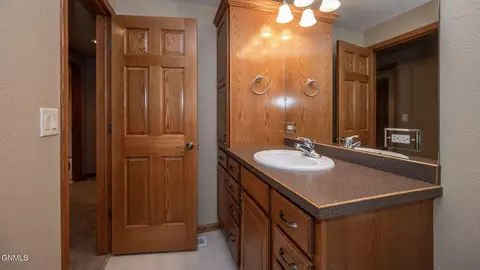 2000 Valley Dr, Bismarck, ND 58503 photo 33