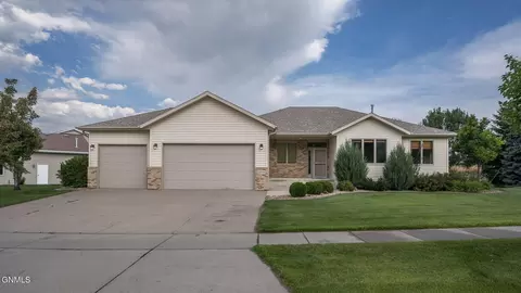 2000 Valley Dr, Bismarck, ND 58503 photo 3