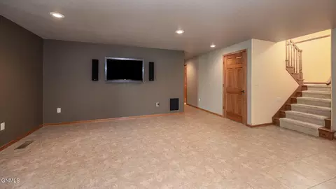 2000 Valley Dr, Bismarck, ND 58503 photo 29