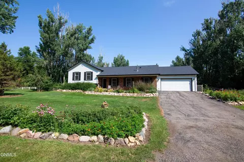 1510 Woodvale Dr, Bismarck, ND 58504