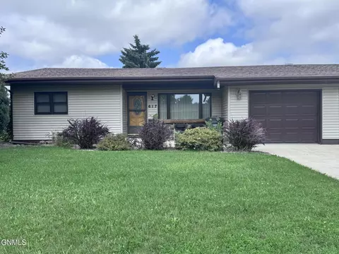 617 3rd St NE, Kenmare, ND 58746