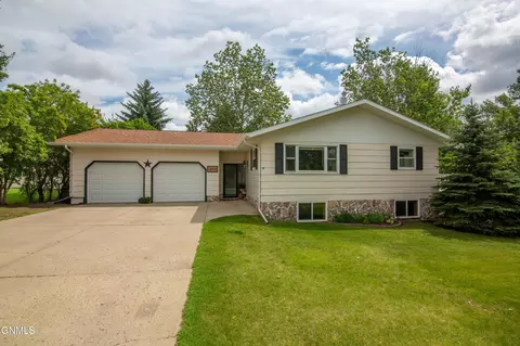 311 8th St N, New Salem, ND 58563