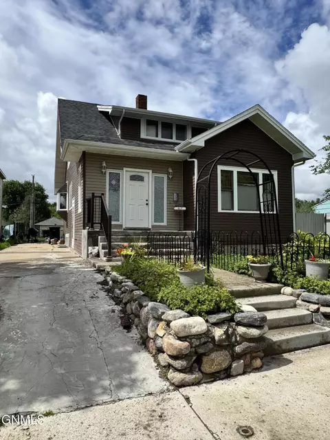 517 4th Ave E, Williston, ND 58801
