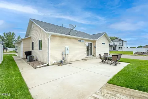 1901 24th St W, Williston, ND 58801 photo 4
