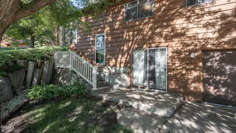 432 Brandon Dr E, Bismarck, ND 58503 photo 2
