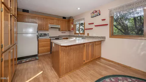 432 Brandon Dr E, Bismarck, ND 58503 photo 11