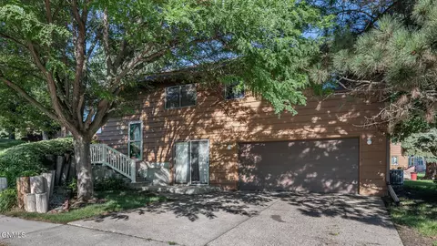 432 Brandon Dr E, Bismarck, ND 58503