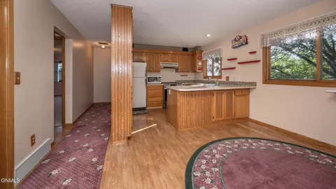 432 Brandon Dr E, Bismarck, ND 58503 photo 9
