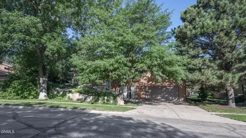432 Brandon Dr E, Bismarck, ND 58503 photo 4