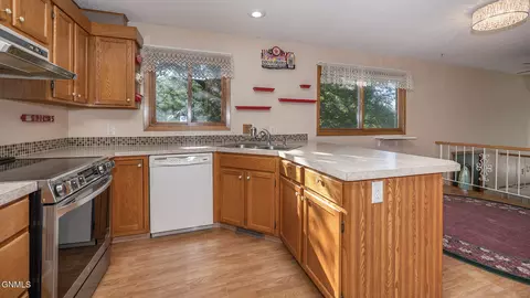 432 Brandon Dr E, Bismarck, ND 58503 photo 12