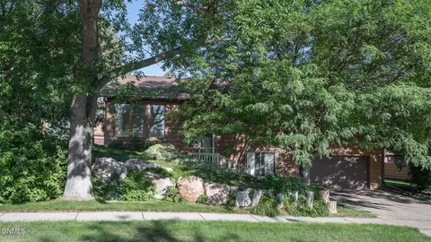 432 Brandon Dr E, Bismarck, ND 58503 photo 29