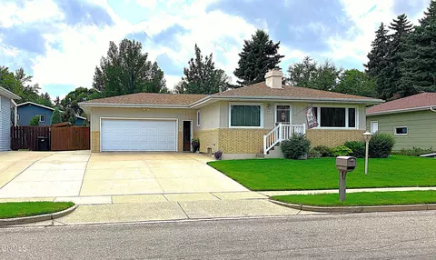 337 Telstar Dr, Bismarck, ND 58503
