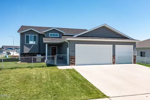 3910 Amari Loop NW, Mandan, ND 58554