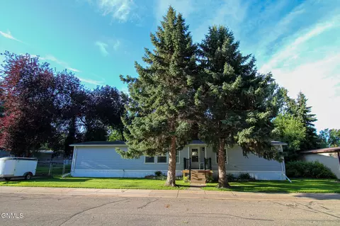 443 Piccadilly Cir, Bismarck, ND 58504