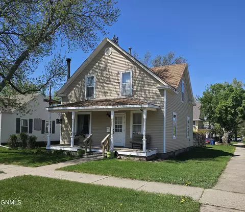 223 6th Ave NE, Jamestown, ND 58401