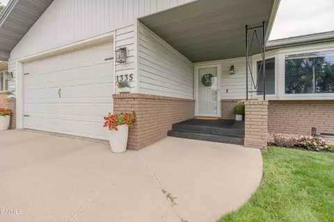 1335 N 21st St, Bismarck, ND 58501