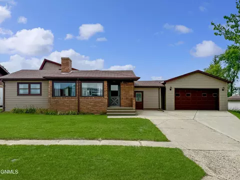 310 S Torning St, Tioga, ND 58852