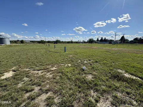 704 6th St E, Culbertson, MT 59218