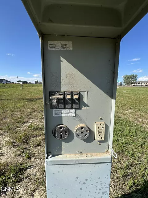 704 6th St E, Culbertson, MT 59218 photo 3