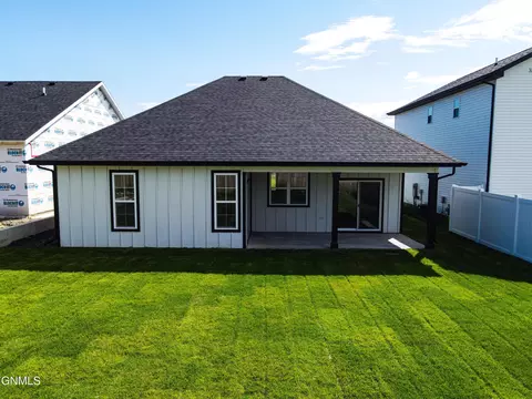 Exterior - 3029 27th Ave W, Williston, ND 58801 photo 3 of 6