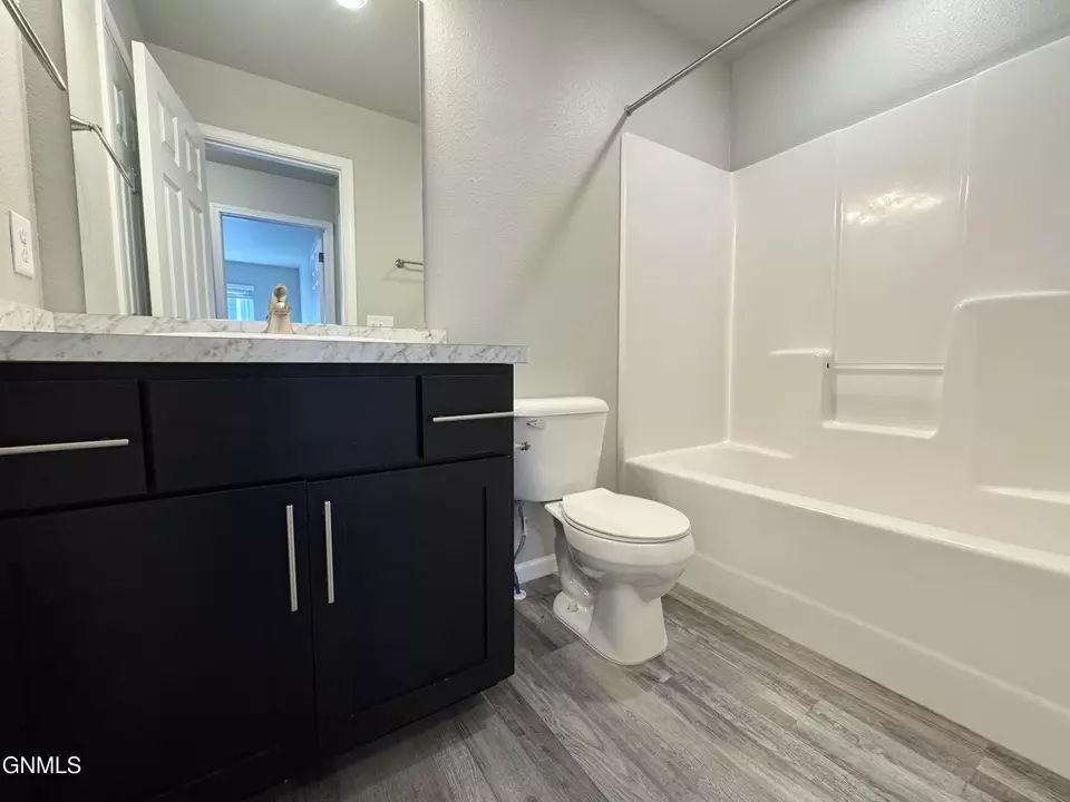 Bath - 6985 Majestic Loop, Lincoln, ND 58504 photo 7 of 8
