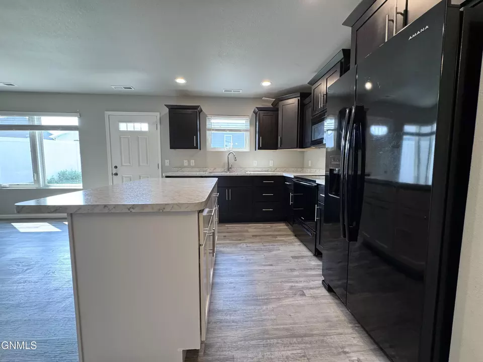 Kitchen - 6985 Majestic Loop, Lincoln, ND 58504 photo 6 of 10