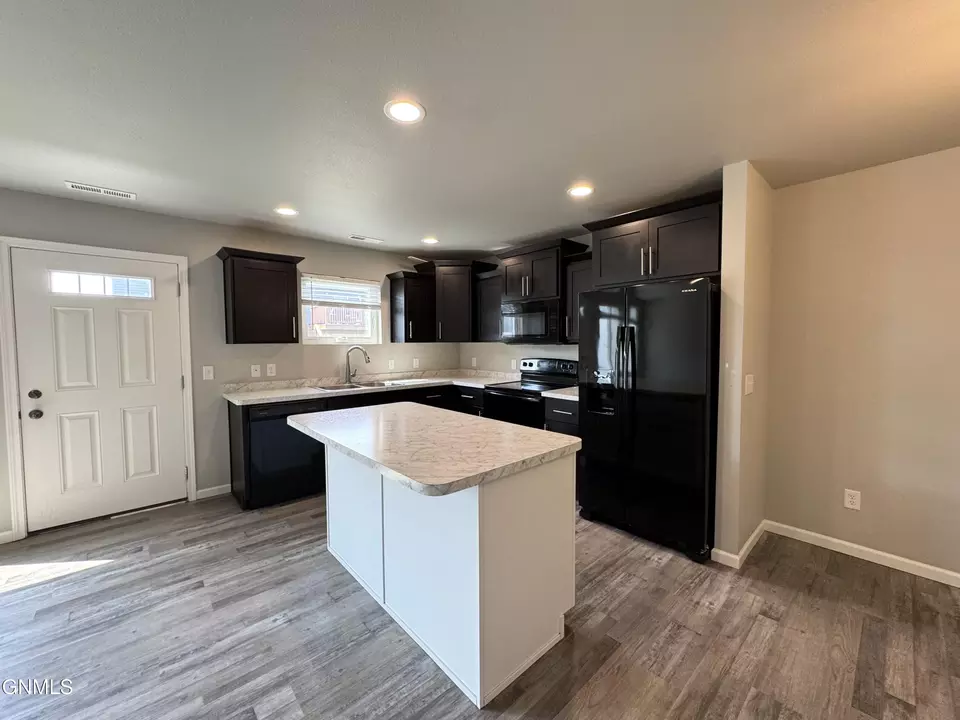Kitchen - 6985 Majestic Loop, Lincoln, ND 58504 photo 10 of 10