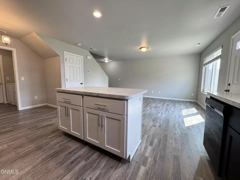 Kitchen - 6985 Majestic Loop, Lincoln, ND 58504 photo 9 of 10