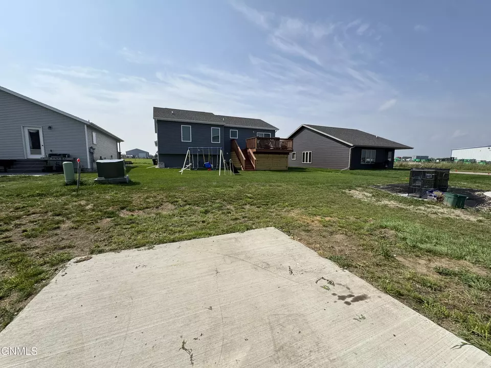 Exterior - 6985 Majestic Loop, Lincoln, ND 58504 photo 6 of 7