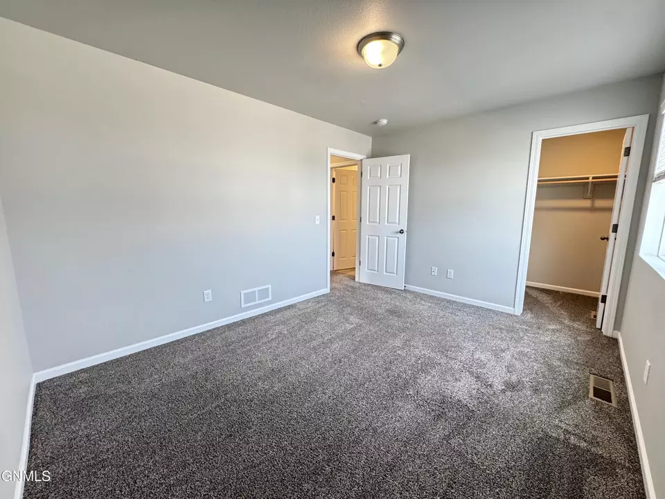 Bedroom - 6985 Majestic Loop, Lincoln, ND 58504 photo 2 of 8