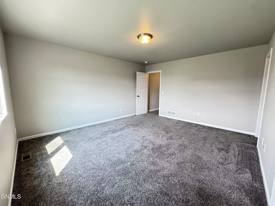 Bedroom - 6985 Majestic Loop, Lincoln, ND 58504 photo 4 of 8