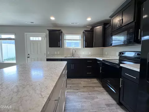 Kitchen - 6985 Majestic Loop, Lincoln, ND 58504 photo 1 of 10