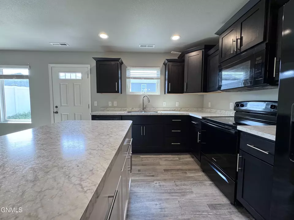 Kitchen - 6985 Majestic Loop, Lincoln, ND 58504 photo 1 of 10