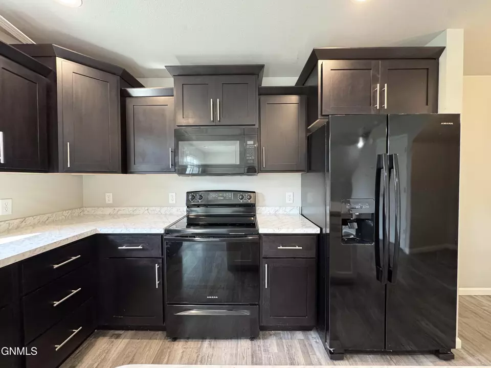 Kitchen - 6985 Majestic Loop, Lincoln, ND 58504 photo 5 of 10