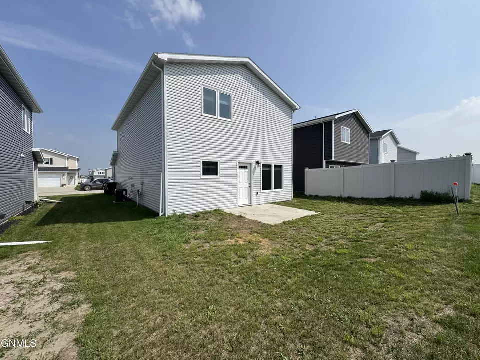 Exterior - 6985 Majestic Loop, Lincoln, ND 58504 photo 2 of 7