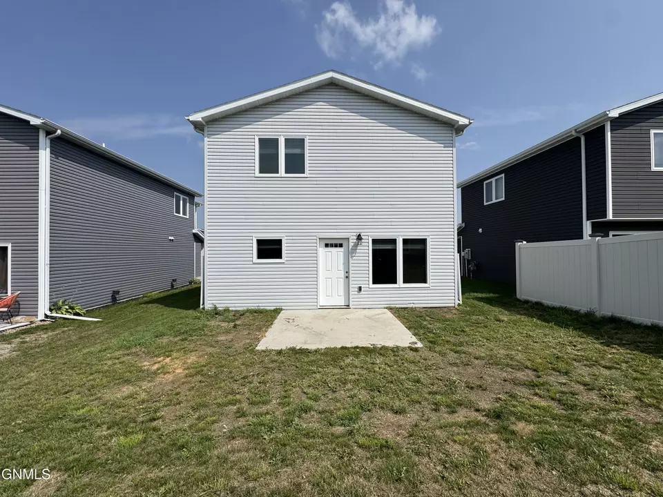 Exterior - 6985 Majestic Loop, Lincoln, ND 58504 photo 5 of 7