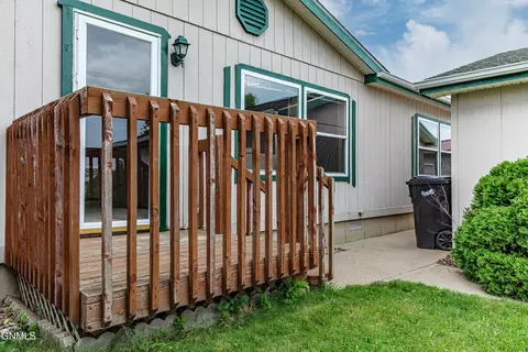 3703 Jericho Rd, Bismarck, ND 58503 photo 2
