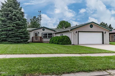 3703 Jericho Rd, Bismarck, ND 58503