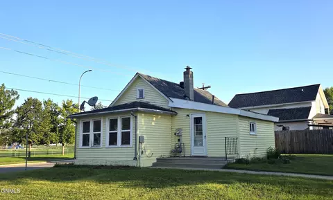 504 5th Ave NE, Valley City, ND 58072