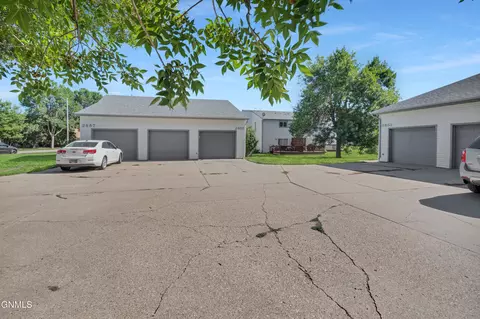2855 Warwick Loop, Bismarck, ND 58504 photo 40