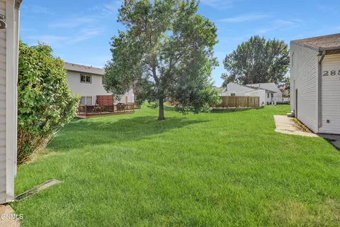 2855 Warwick Loop, Bismarck, ND 58504 photo 2