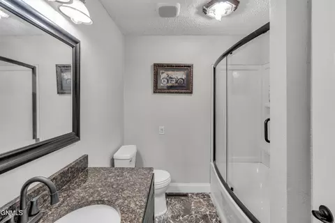 2855 Warwick Loop, Bismarck, ND 58504 photo 18