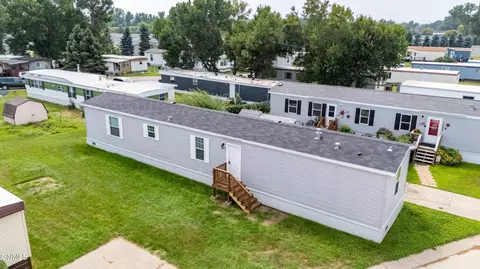 1401 Pioneer Trl, Mandan, ND 58554